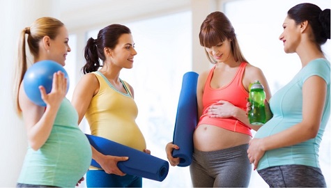 Беременные женщины пришли на фитнесс
